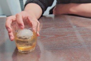 ウイスキーを飲む