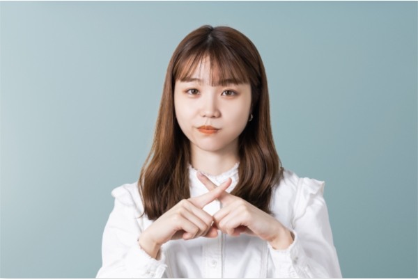 ダメと言っている女性